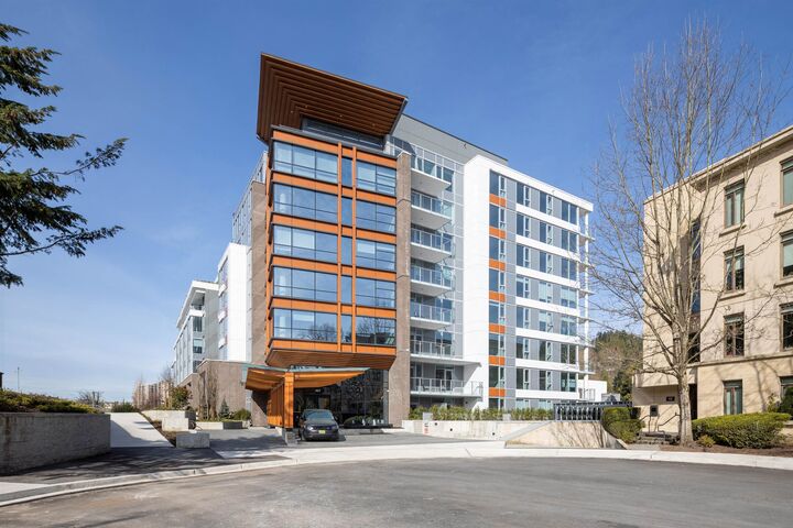 Property Photo: 423 6th Street 503 BC V7T 0A1