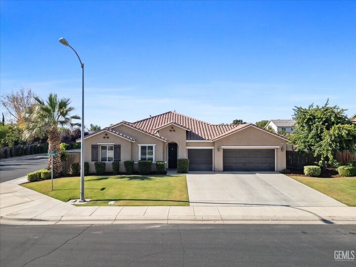 Property Photo: 15530 Montalone Place CA 93314