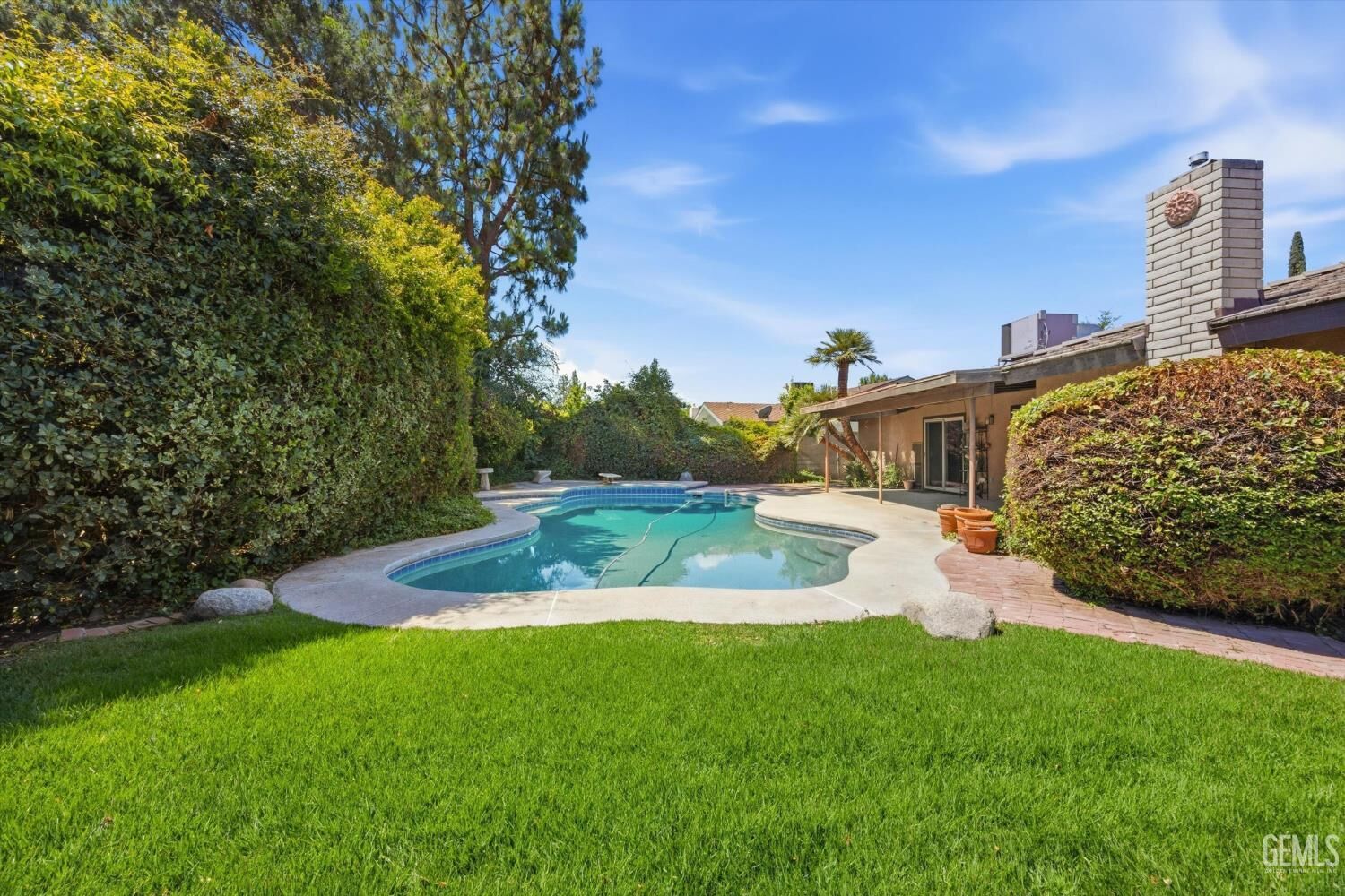 Property Photo: 704 Winchester Street CA 93309