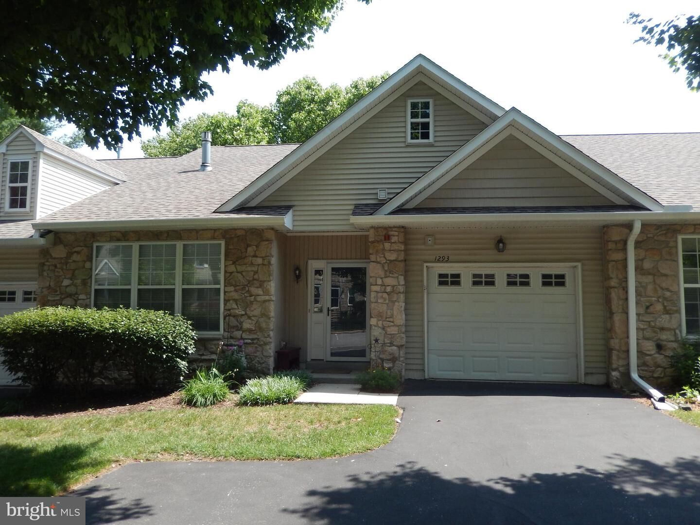 Property Photo:  1293 Country Club Drive  PA 19064 