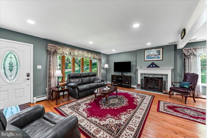Property Photo:  207 Walter Drive  PA 19063 