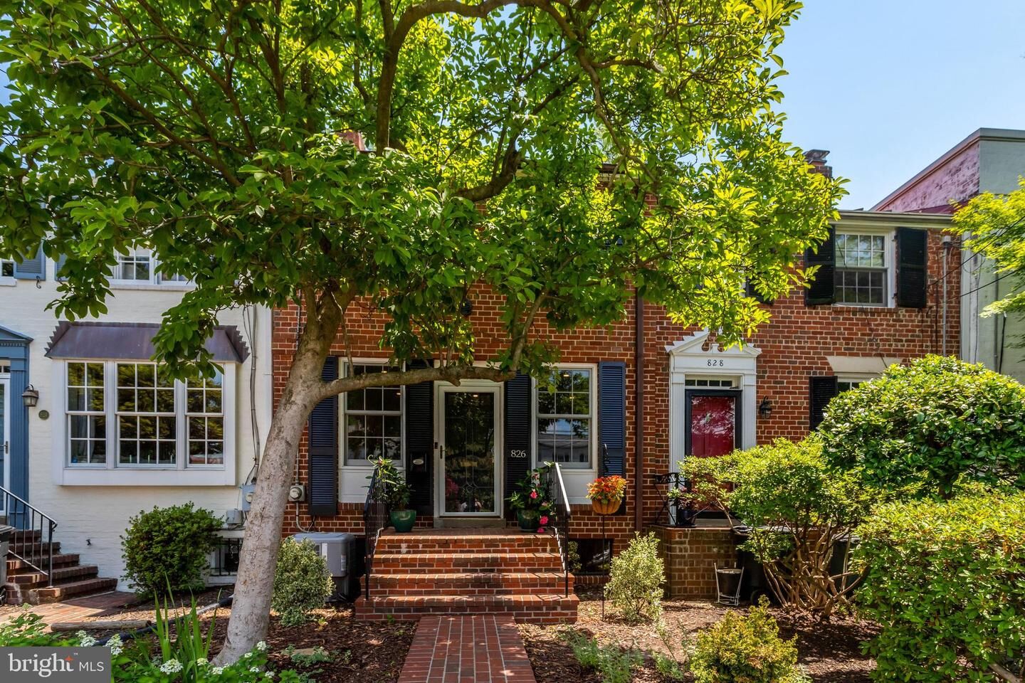 Property Photo:  826 S Royal Street  VA 22314 