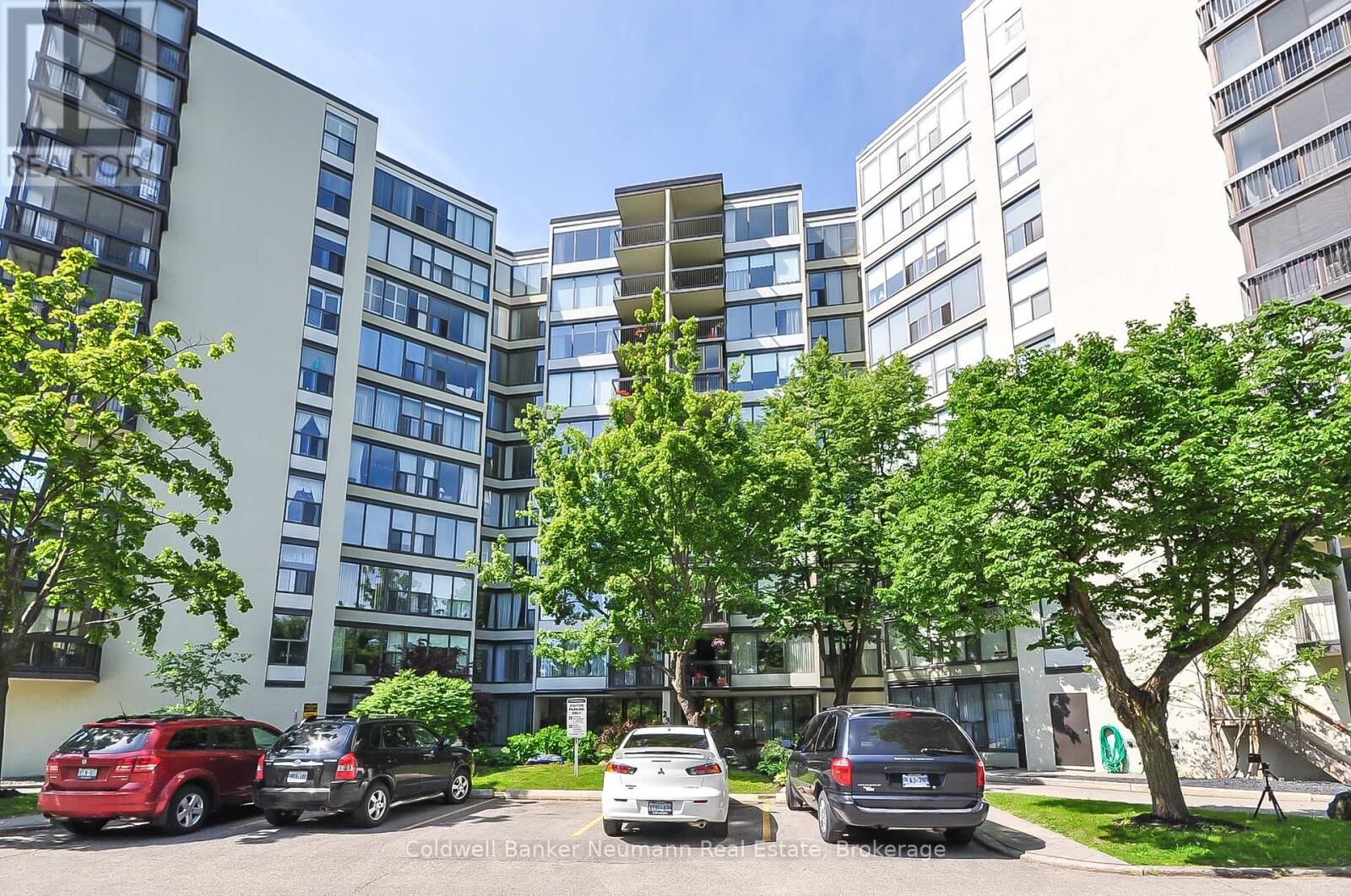 Property Photo:  23 Woodlawn Road East 305  ON N1H 7G6 
