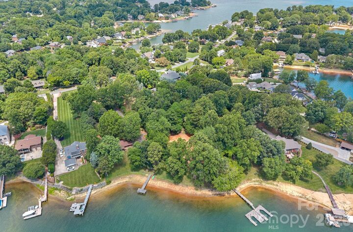 Property Photo: 21024 Norman Shores Drive NC 28031