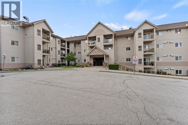 Property Photo: 3000 Sandwich Street 316 ON N9C 4G3
