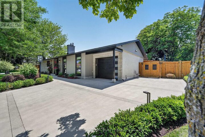 Property Photo: 2 Parkglen Drive ON K2G 3R5