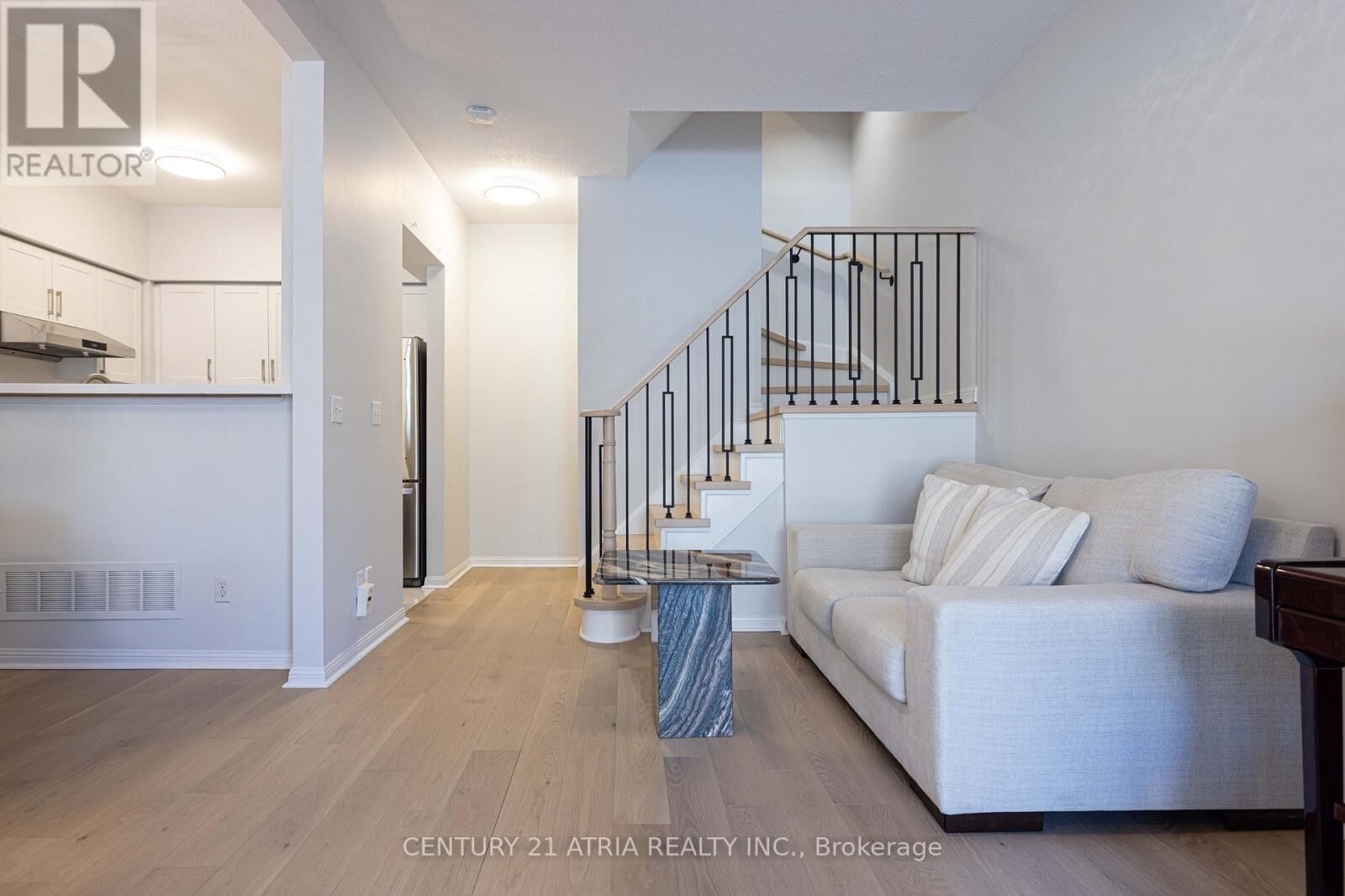 Property Photo: 4 Alpen Way 9 ON L3R 4G1