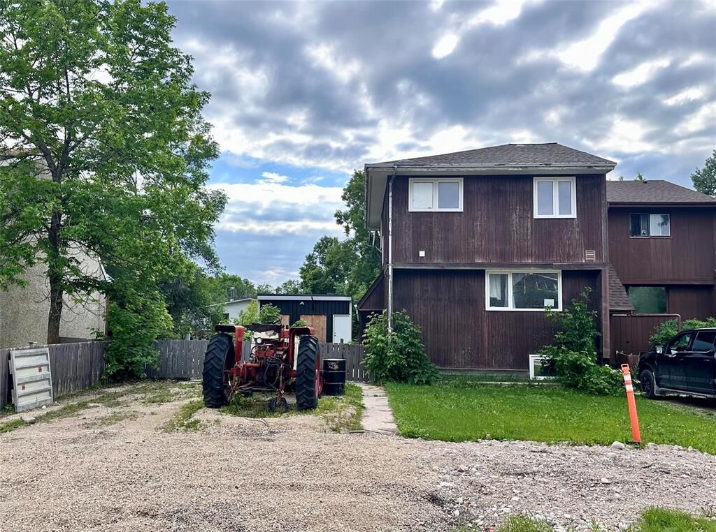 Property Photo: 53 Hone Street MB R9A 1V1