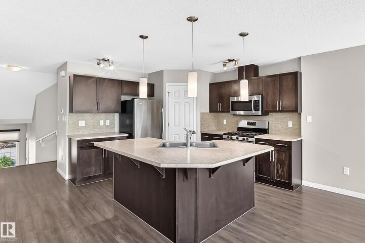 Property Photo:  1941 Chapman Road SW  AB T6W 0Y7 
