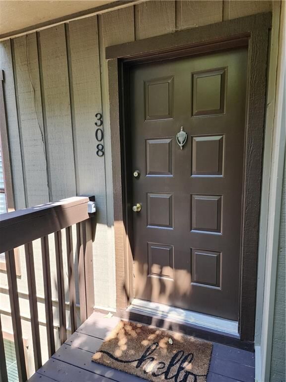 Property Photo:  308 Cumberland Court SE  GA 30080 