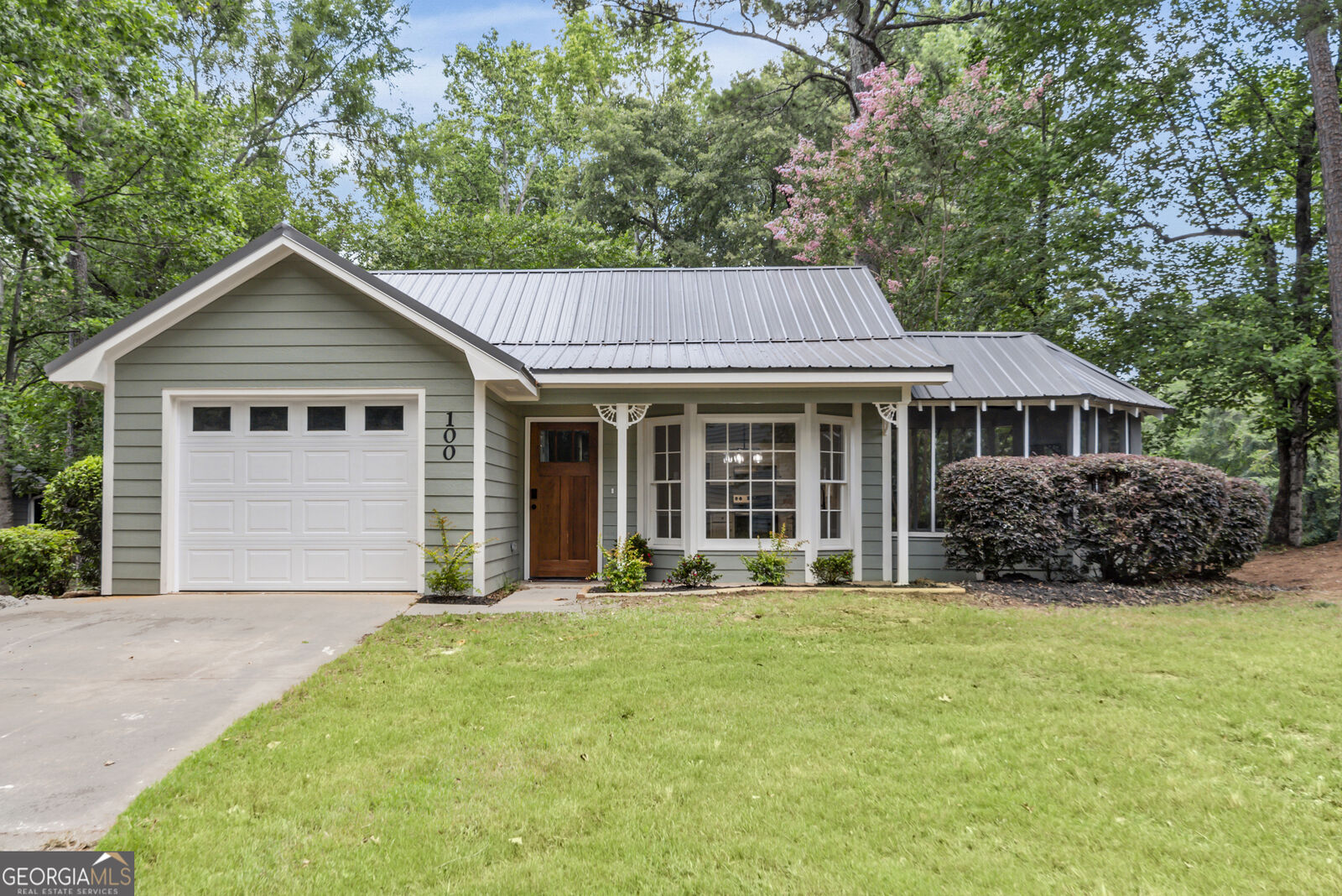Property Photo: 100 Diamond Drive GA 30605
