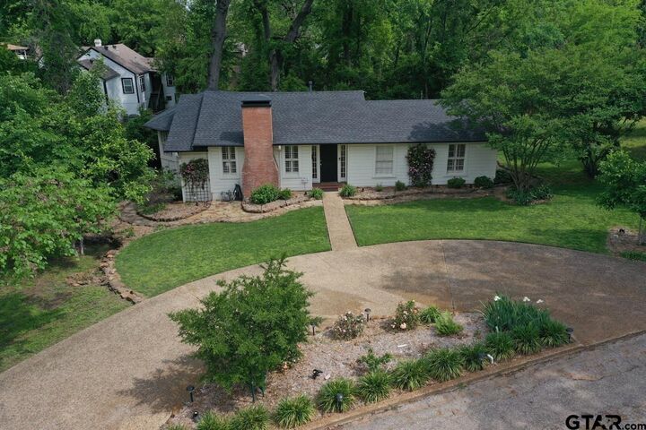 Property Photo:  608 E 5th Street  TX 75701 