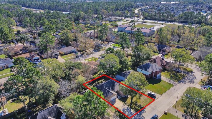 Property Photo: 206 Doncaster Street TX 77303