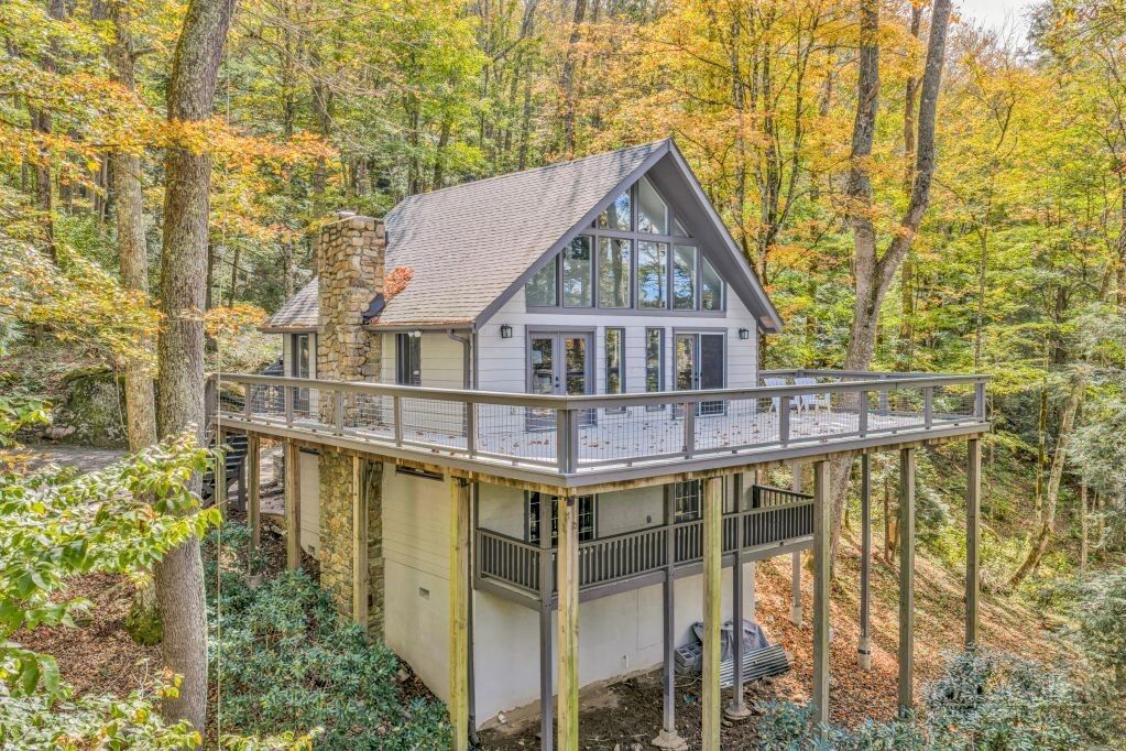 Property Photo:  975 Hillside Drive  NC 28646 