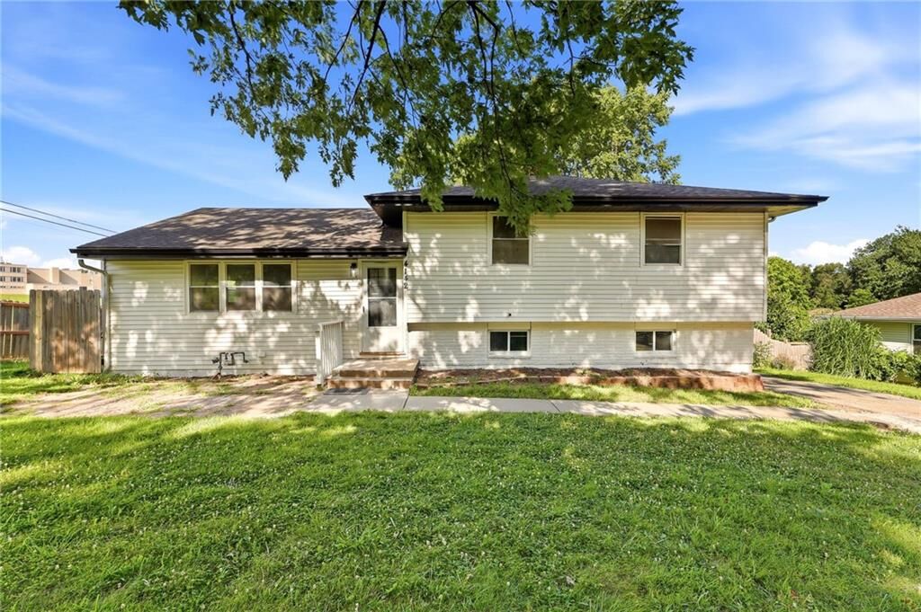 Property Photo: 4142 N Lister Avenue MO 64117