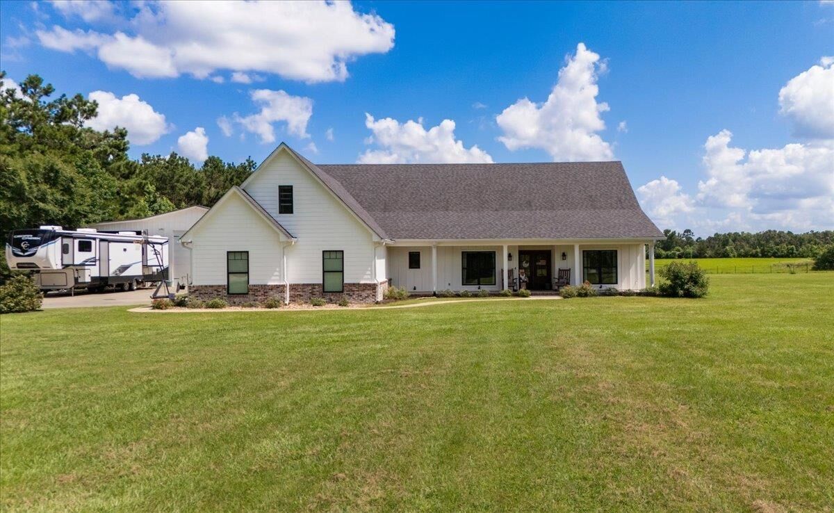 Property Photo: 2872 Cr 403 TX 75633