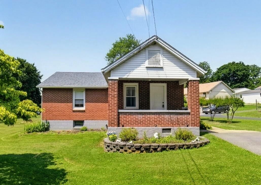 Property Photo: 1166 Stones Crossing Road PA 18045