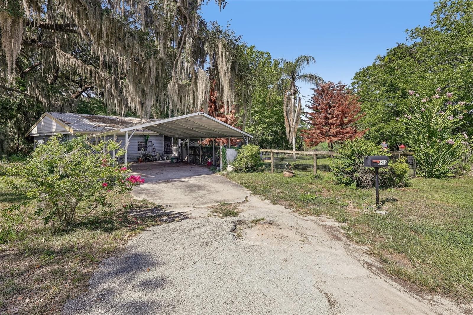 Property Photo: 2315 Edgewater Avenue FL 34748