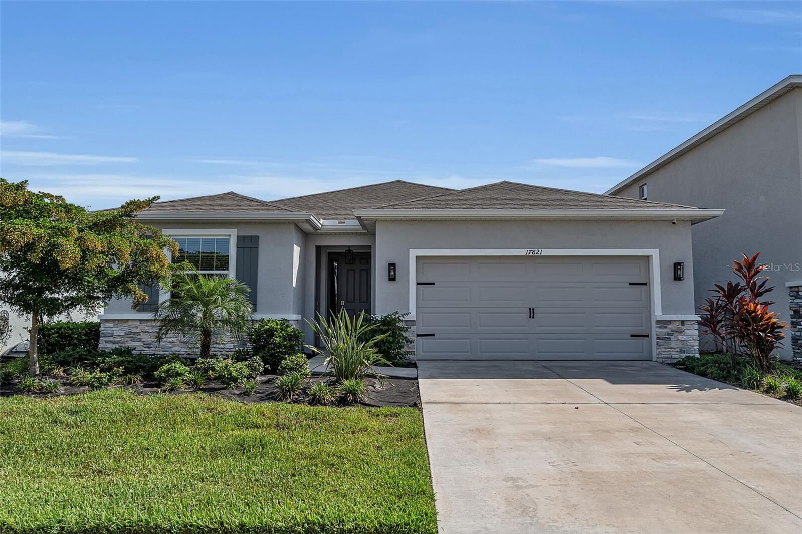 Property Photo: 17821 Cantarina Cove FL 34211