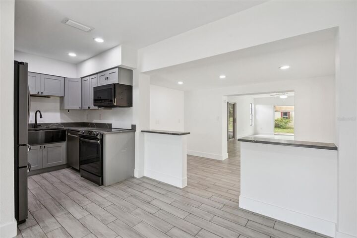 Property Photo:  204 W Buchanon Avenue  FL 32809 