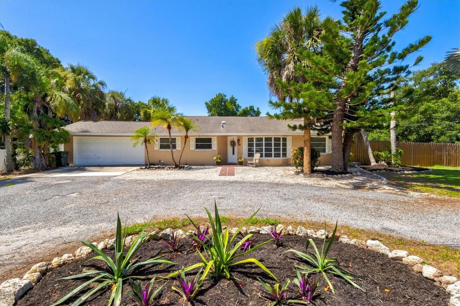 Property Photo:  211 Avenida De Bahia  FL 34275 