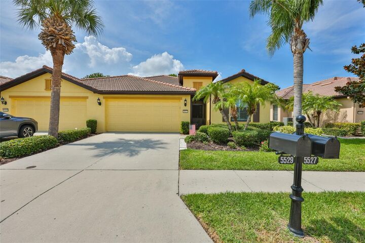 Property Photo:  5527 Sunset Falls Drive  FL 33572 