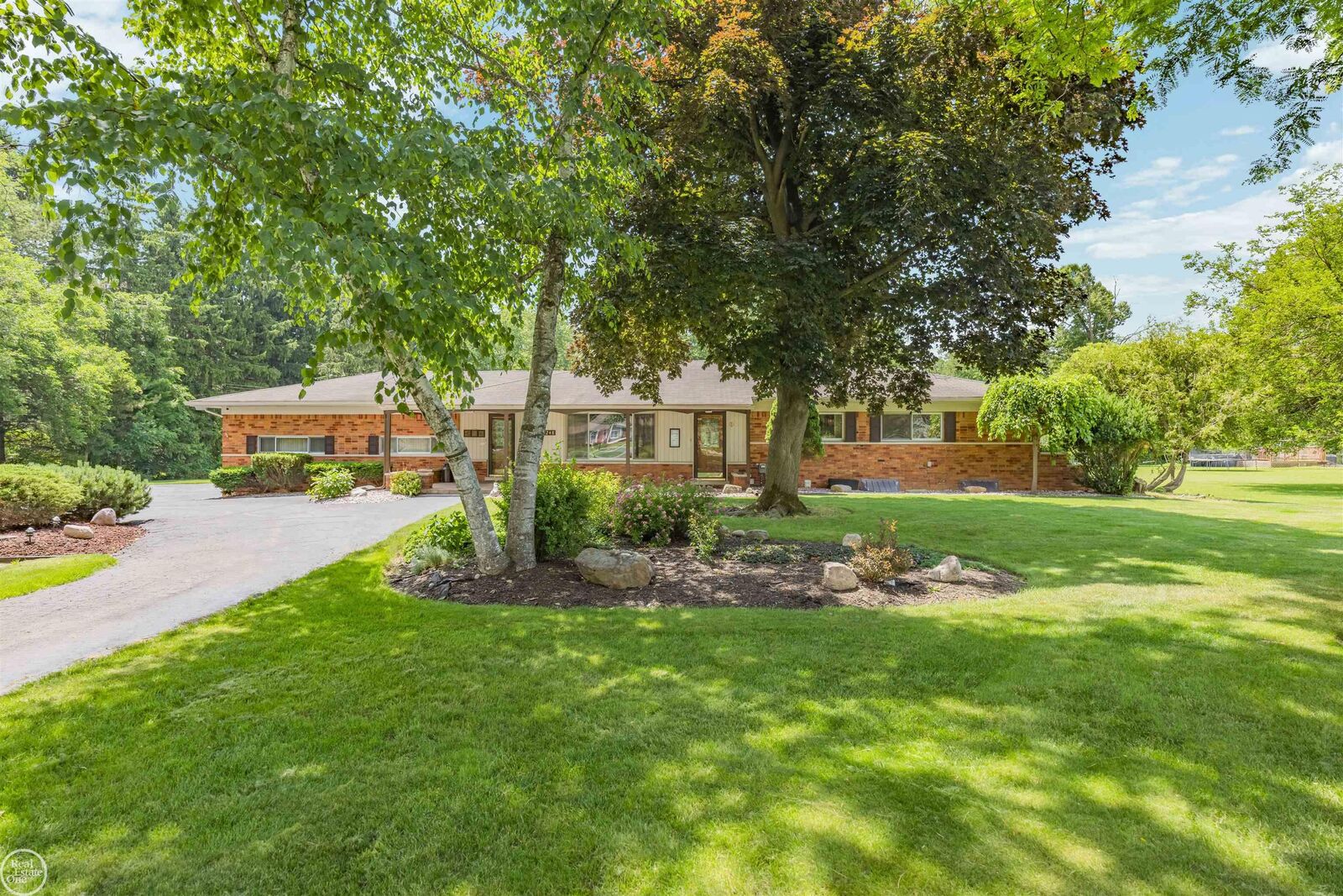 Property Photo: 5248 Brookside Drive MI 48316