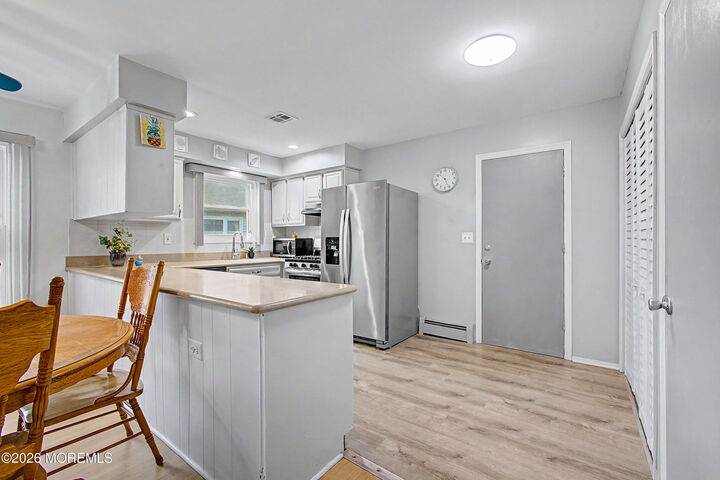 Property Photo:  20 Thronbury Court  NJ 08757 
