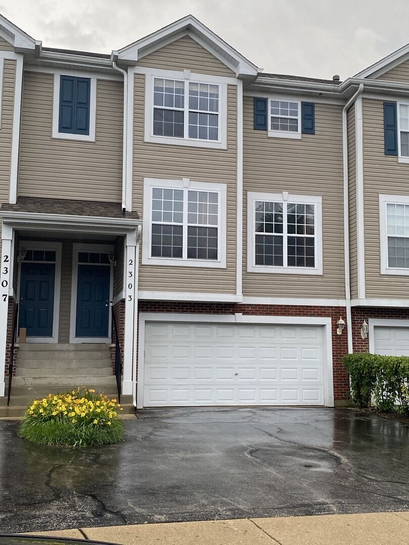 Property Photo:  2303 Hudson Circle  IL 60502 