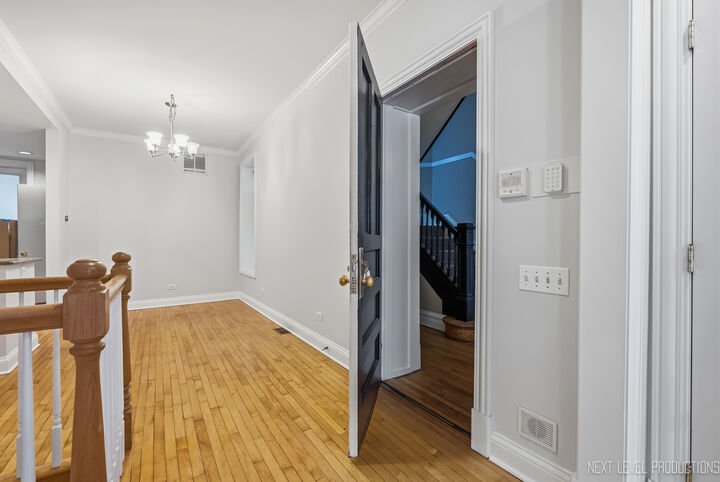Property Photo:  2013 W Concord Place A  IL 60647 