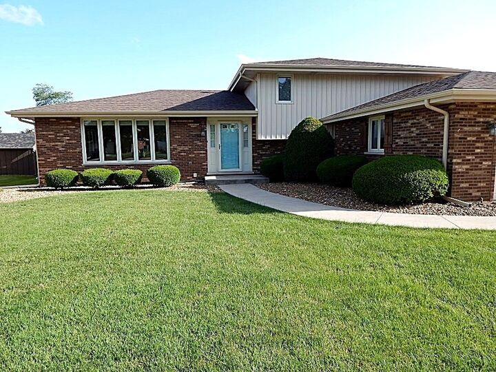 Property Photo: 8101 Braeburn Lane IL 60462