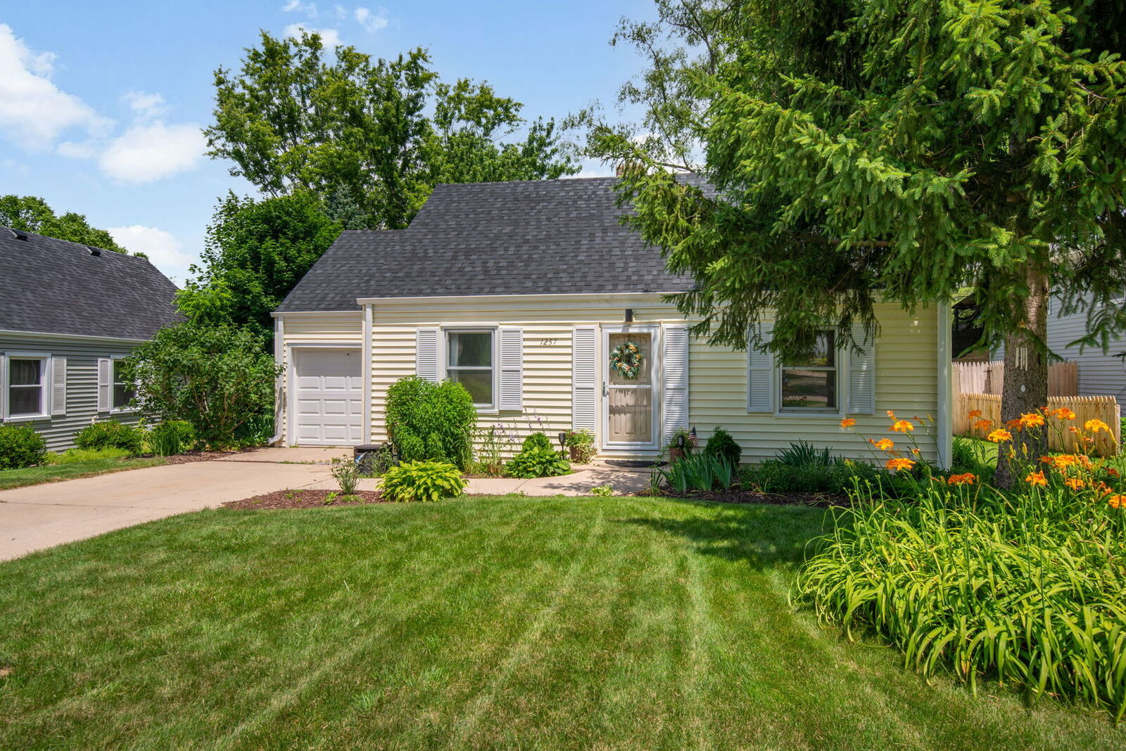 Property Photo:  1257 Brandywine Circle  IL 60510 