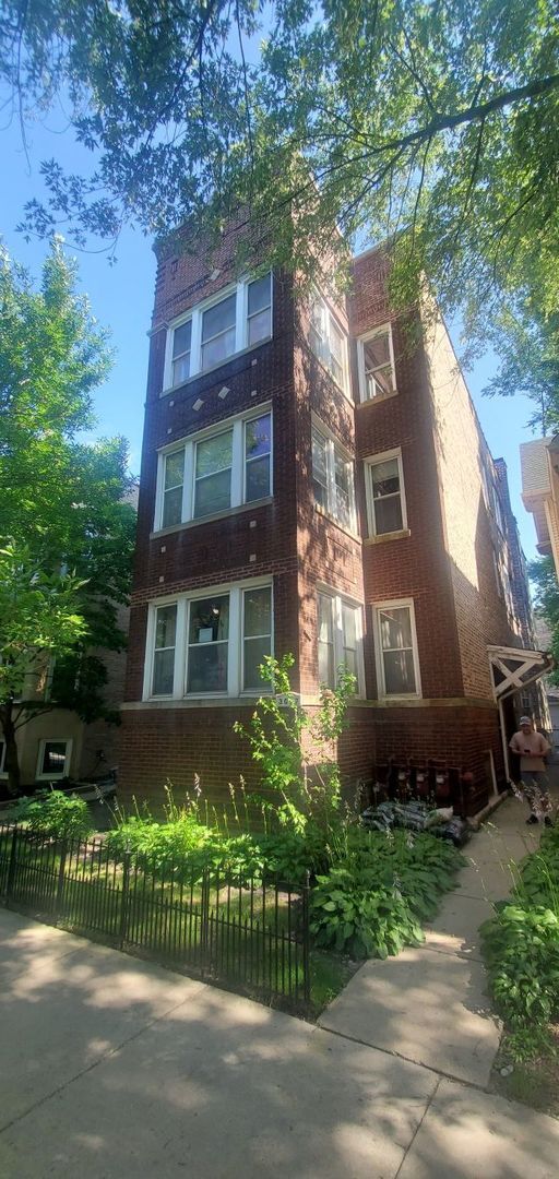 Property Photo: 3017 W Wilson Avenue 2 IL 60625