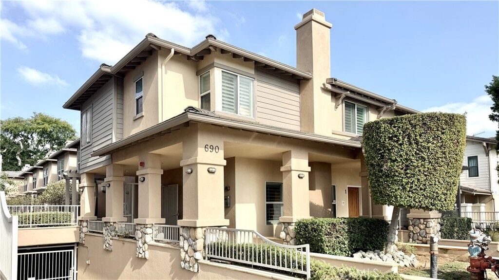 Property Photo: 690 S Marengo Avenue 6 CA 91106