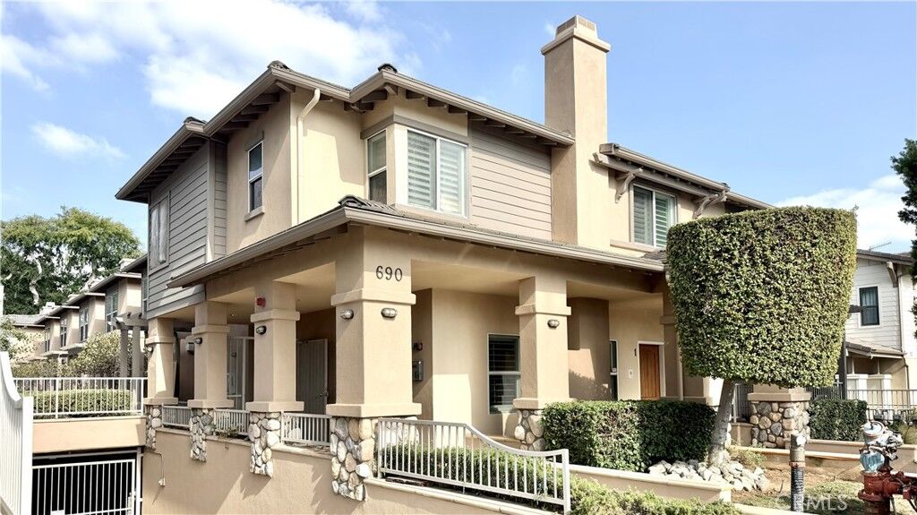 Property Photo: 690 S Marengo Avenue 6 CA 91106
