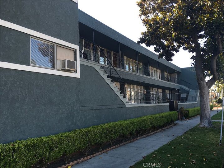 Property Photo:  231 Junipero Avenue 12  CA 90803 
