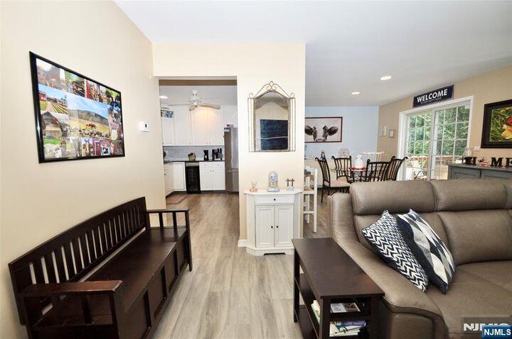 Property Photo:  18 Bradshaw Court B3  NJ 07642 
