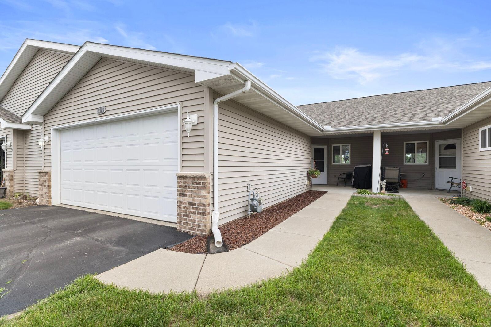 Property Photo: 611 Danielson Court MN 55358