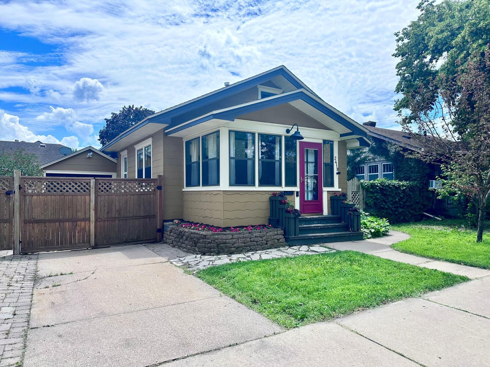 Property Photo:  2419 E 38th Street  MN 55406 