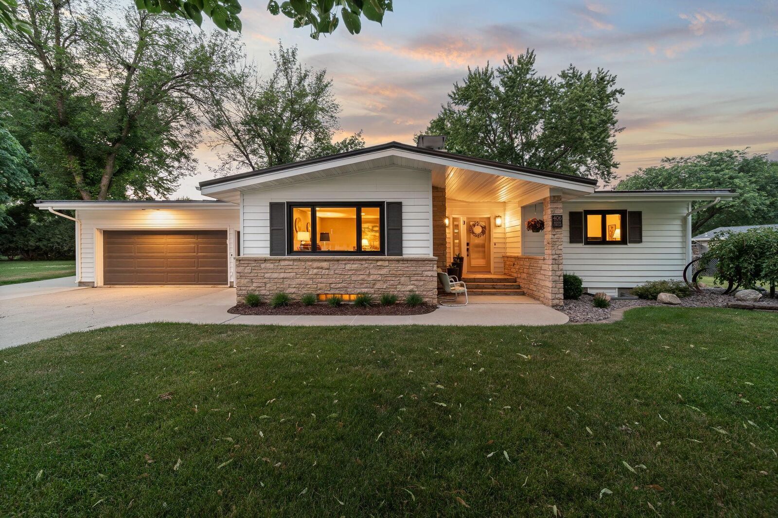 Property Photo: 406 Ridge Circle MN 56007