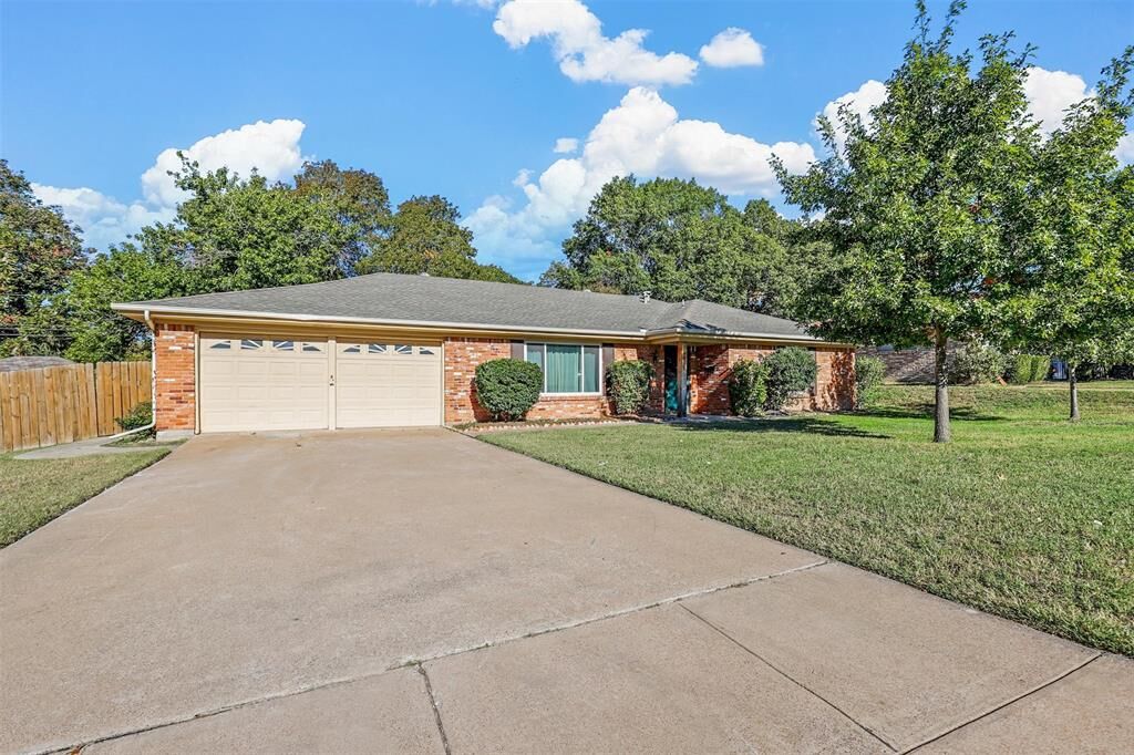 Property Photo:  6016 Winifred Drive  TX 76133 