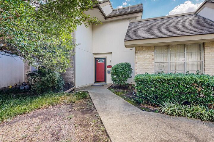 Property Photo: 13818 Methuen Green Lane TX 75240
