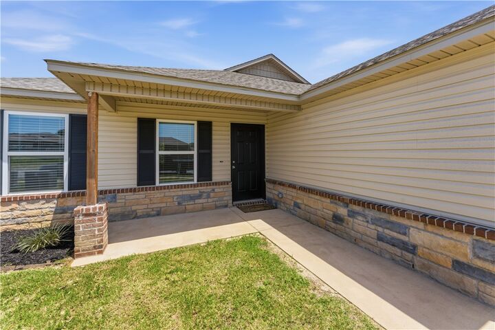 Property Photo:  956 S Brambling Lane  AR 72701 