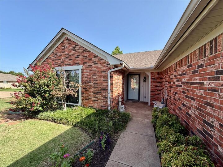 Property Photo:  2914 Lacey Drive  OK 73018 
