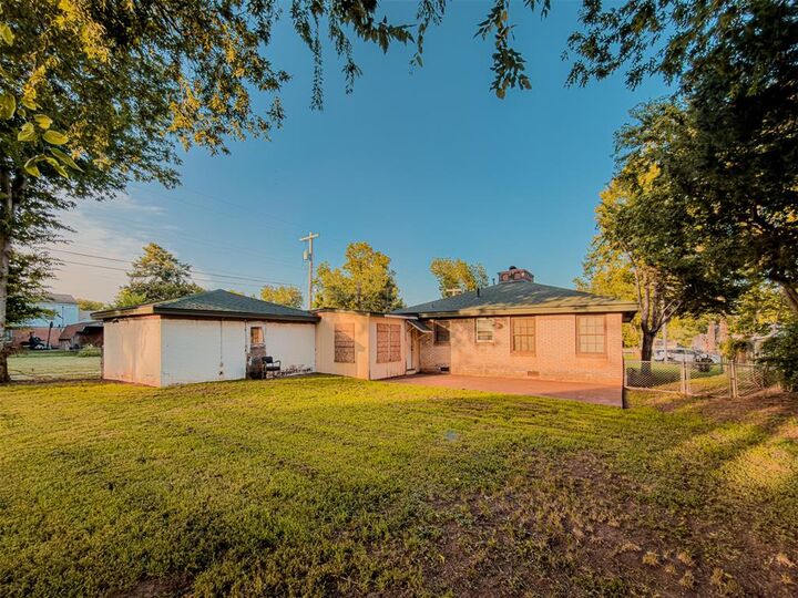 Property Photo: 622 S 14th Street OK 73018