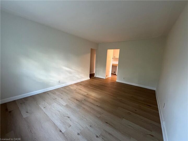 Property Photo:  9 Martin Avenue 5  ON N1R 3A3 