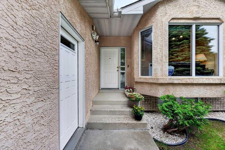 Property Photo:  416 Sierra Morena Place SW  AB T3H 2X2 