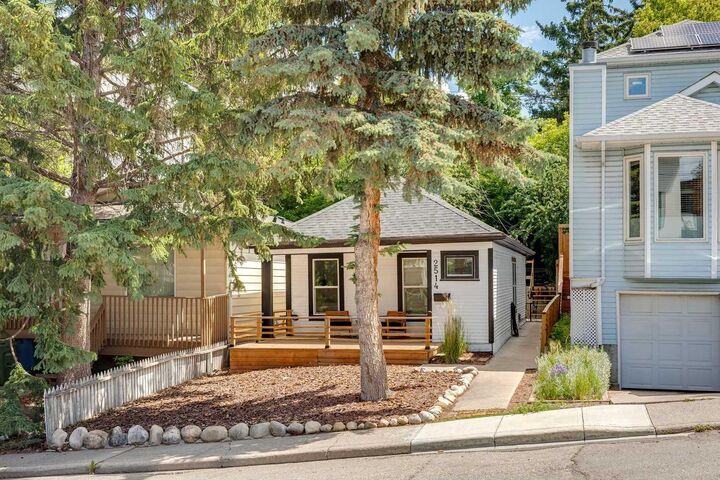 Property Photo:  2514 16A Street SW  AB T2T 4K5 