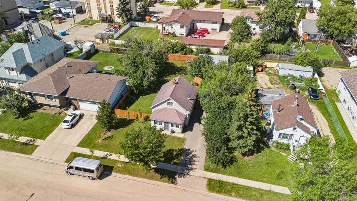 Property Photo: 10122 106 Avenue AB T8V 1J8