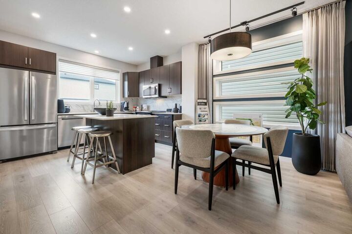 16 Amblefield View NW — photo 1
